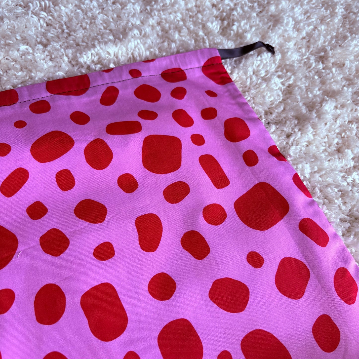 Medium Drawstring Bag - Pink Red Pebbles